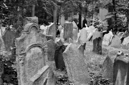 Martine Franck. Prague. Ancient Jewish cemetery. 2004.
