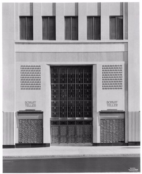 A black and white photo of Wurts Bros., 55th Street and 5th Avenue. Bonwit Teller and Co.; entrance detail, 1930. Museum of the City of New York.
